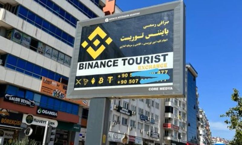 File:Binancetourist.jpg